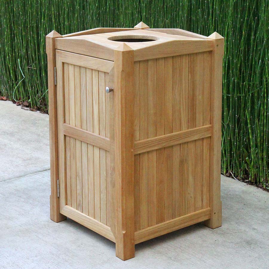 Pyramid 22 in. square side door receptacle with spa lid